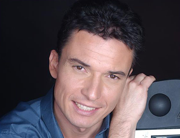 Claudio Italian Singer Cabaret Crooner Brisbane - Wedding Singer